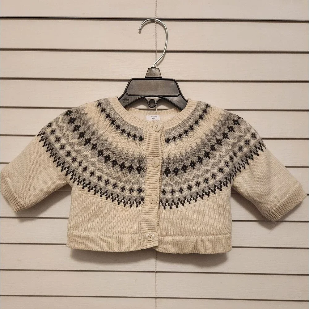 (3 ITEMS FOR $25)Baby GAP Cream and Patterned Sweater Size 0-3 Months